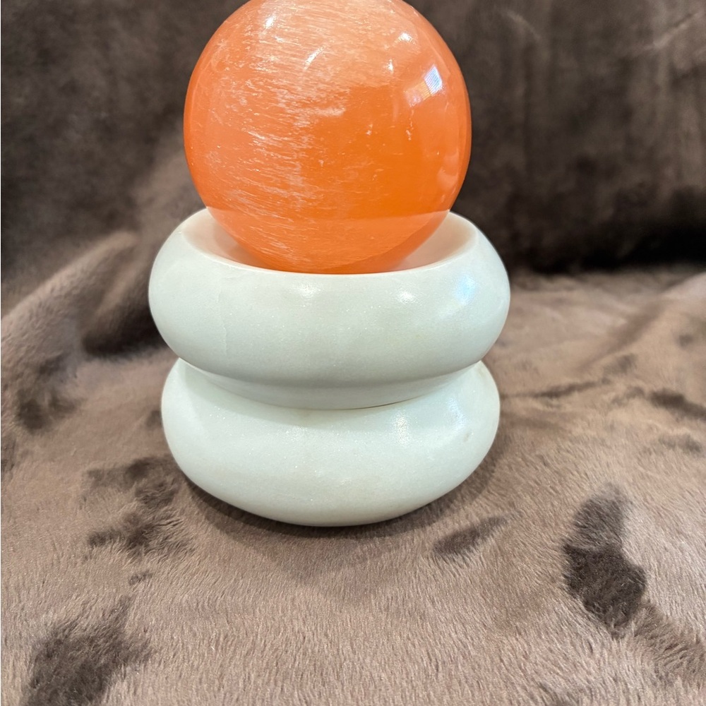 White Marble Candlestick or Sphere Holders - Picture 6 of 7